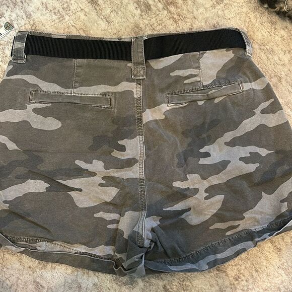 AMERICAN EAGLE VINTAGE SUPER HI RISE FESTIVAL Green CAMOUFLAGE Shorts 14/32W - Picture 10 of 11